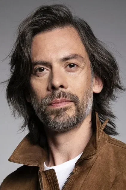 NéSTOR CANTILLANA