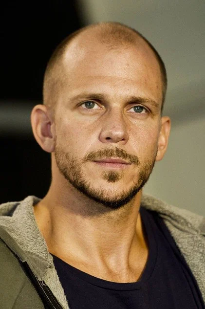 GUSTAF SKARSGåRD